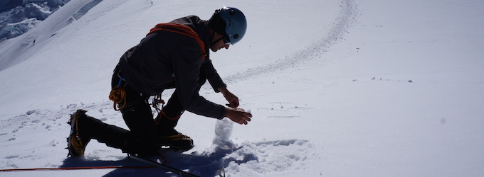 Collecting snow samples to quantify light absorbing particles
